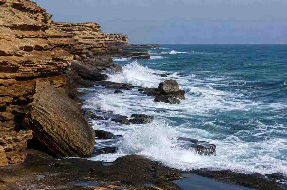 ساحل صخرهای در چابهار