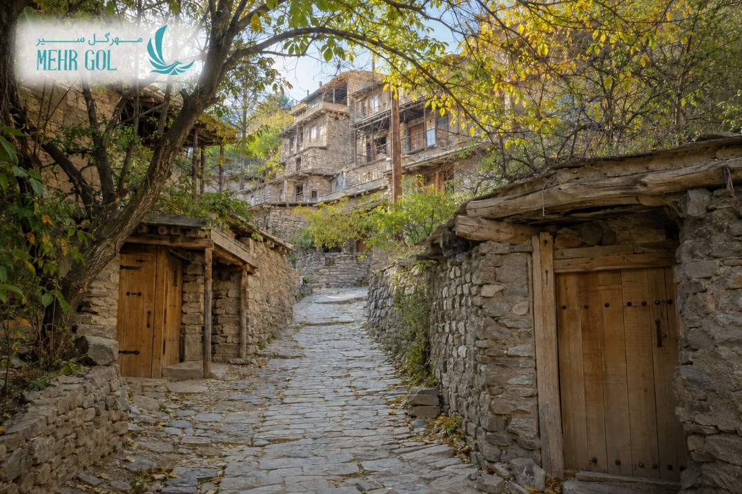 معماری پلکانی و کوچه&zwnj;باغ&zwnj;های سنگ&zwnj;فرش شهمیرزاد