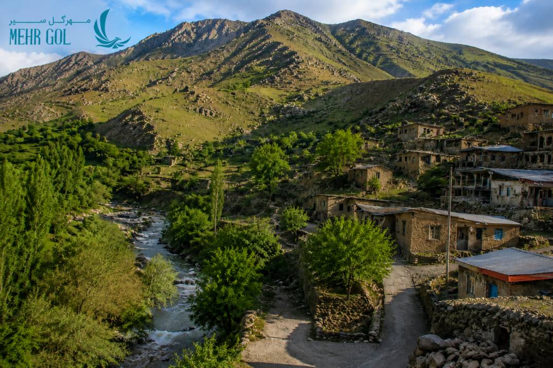 روستای سهولان مهاباد با طبیعت کوهستانی و چشم&zwnj;انداز سرسبز اطراف غار سهولان